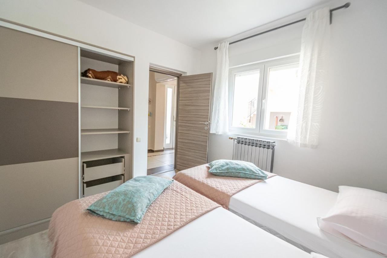 Two-Bedroom Apartment In Crikvenica Xcvii Eksteriør billede