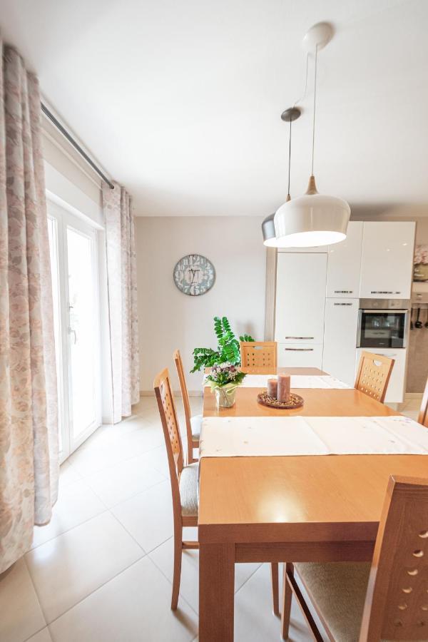 Two-Bedroom Apartment In Crikvenica Xcvii Eksteriør billede