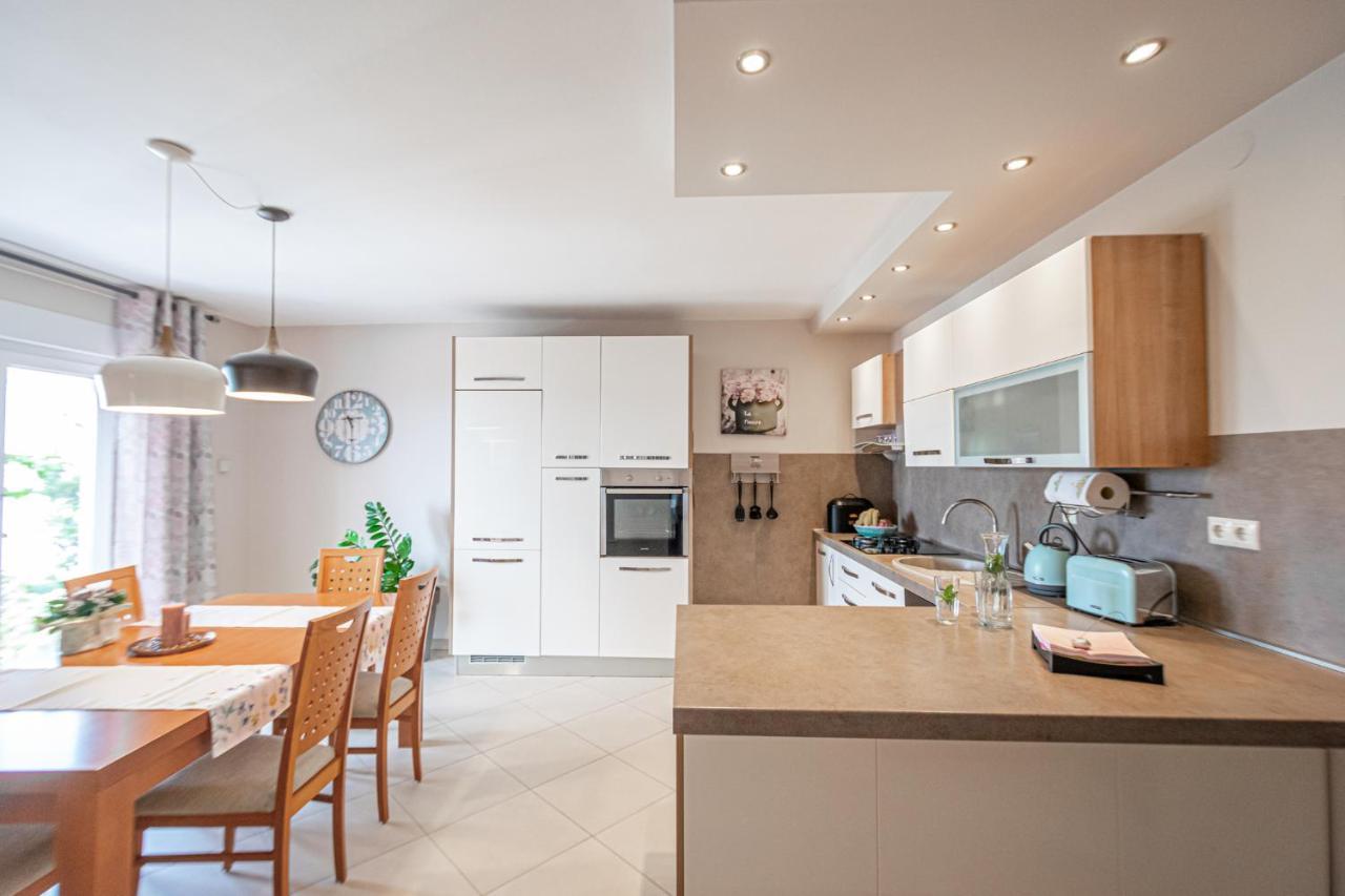 Two-Bedroom Apartment In Crikvenica Xcvii Eksteriør billede