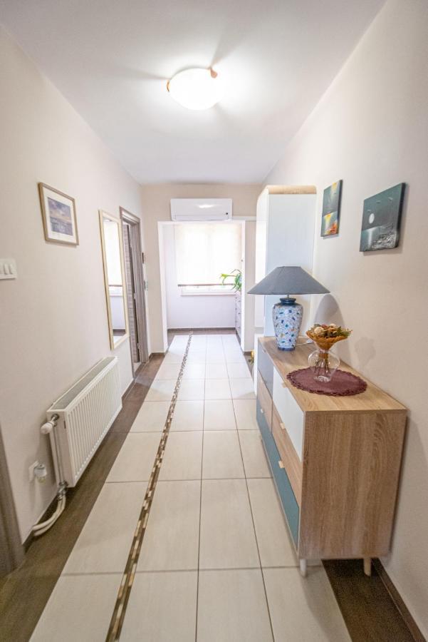 Two-Bedroom Apartment In Crikvenica Xcvii Eksteriør billede